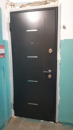 Входная дверь под ключ Delta PRO Темно-серый букле графит DL-1 - Бьянко D6-27 фото 3 Входная дверь под ключ Delta PRO Темно-серый букле графит DL-1 - Бьянко D6-27 фото 3