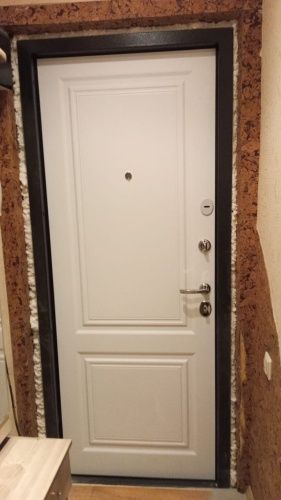 Входная дверь под ключ Delta PRO Темно-серый букле графит DL-1 - Бьянко D6-27 фото 5 Входная дверь под ключ Delta PRO Темно-серый букле графит DL-1 - Бьянко D6-27 фото 5