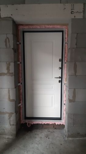 Входная термодверь Snegir PRO Темно-серый букле графит - Бьянко S60-C3 с двойным листом металла фото 3 Входная термодверь Snegir PRO Темно-серый букле графит - Бьянко S60-C3 с двойным листом металла фото 3