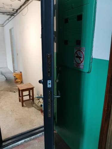 Мастино (Бульдорс) TRUST MASS 140 (Букле графит-Ларче бьянко, зеркало) фото 4 Мастино (Бульдорс) TRUST MASS 140 (Букле графит-Ларче бьянко, зеркало) фото 4